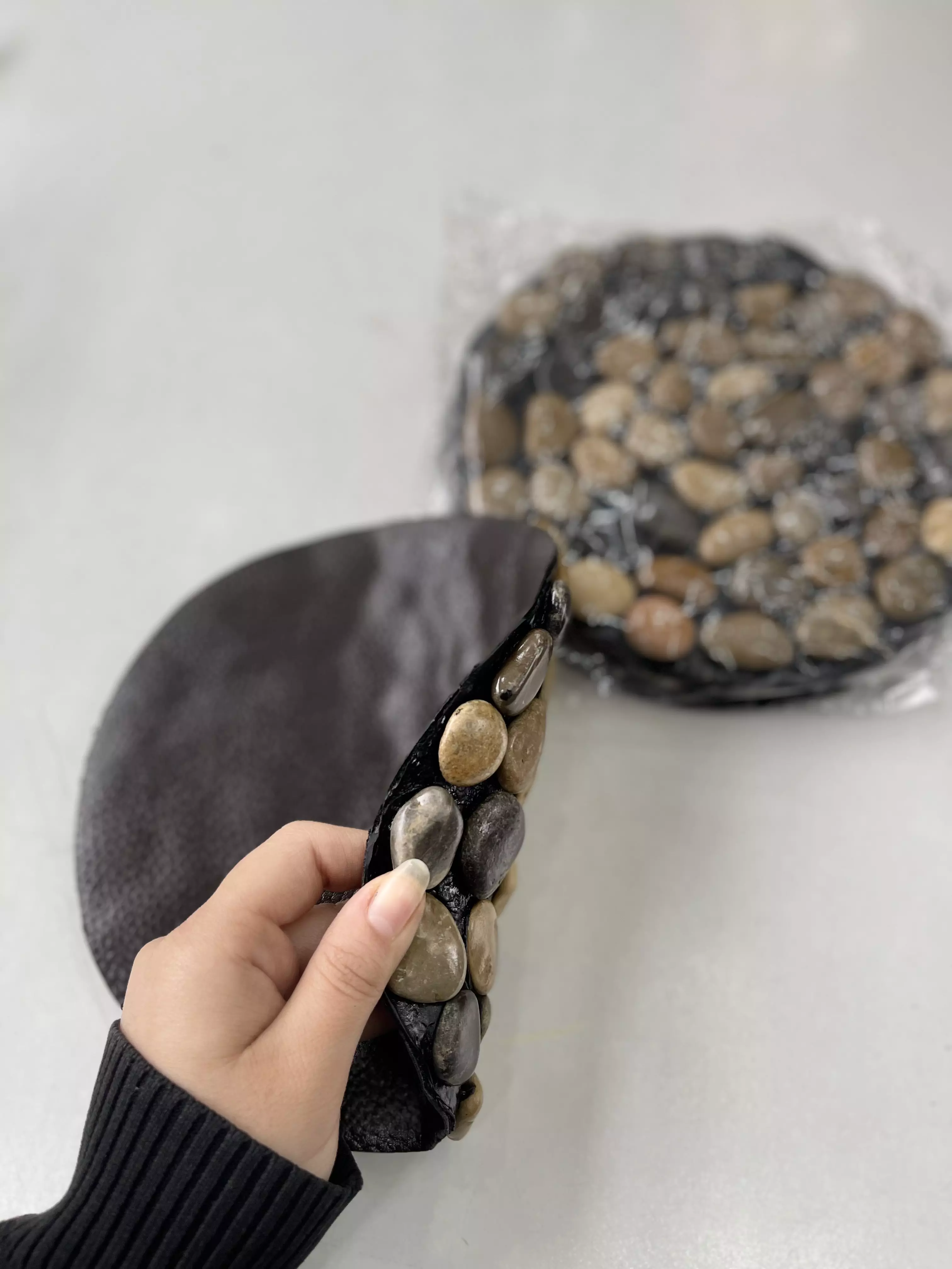 زیر دیگی سنگی کف چرمی