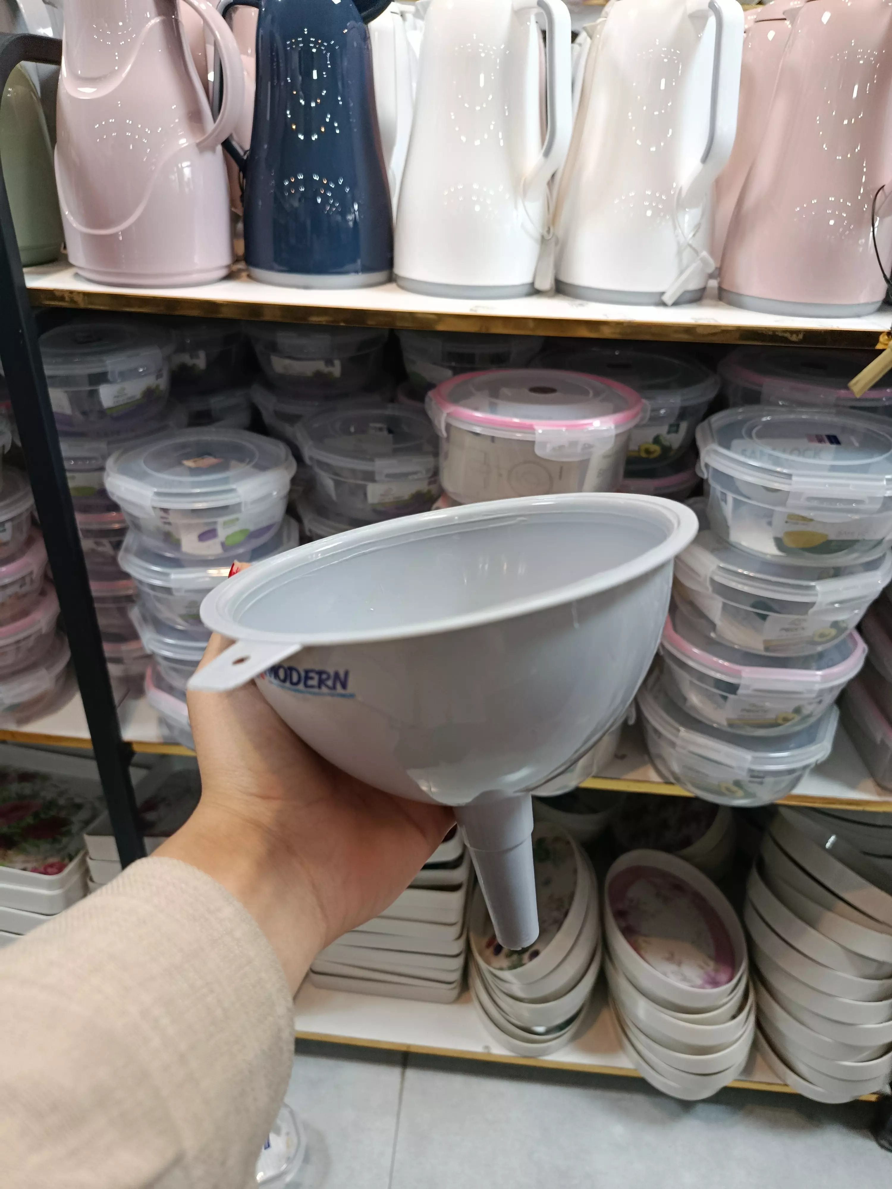 قیف ۱۶ مدرن