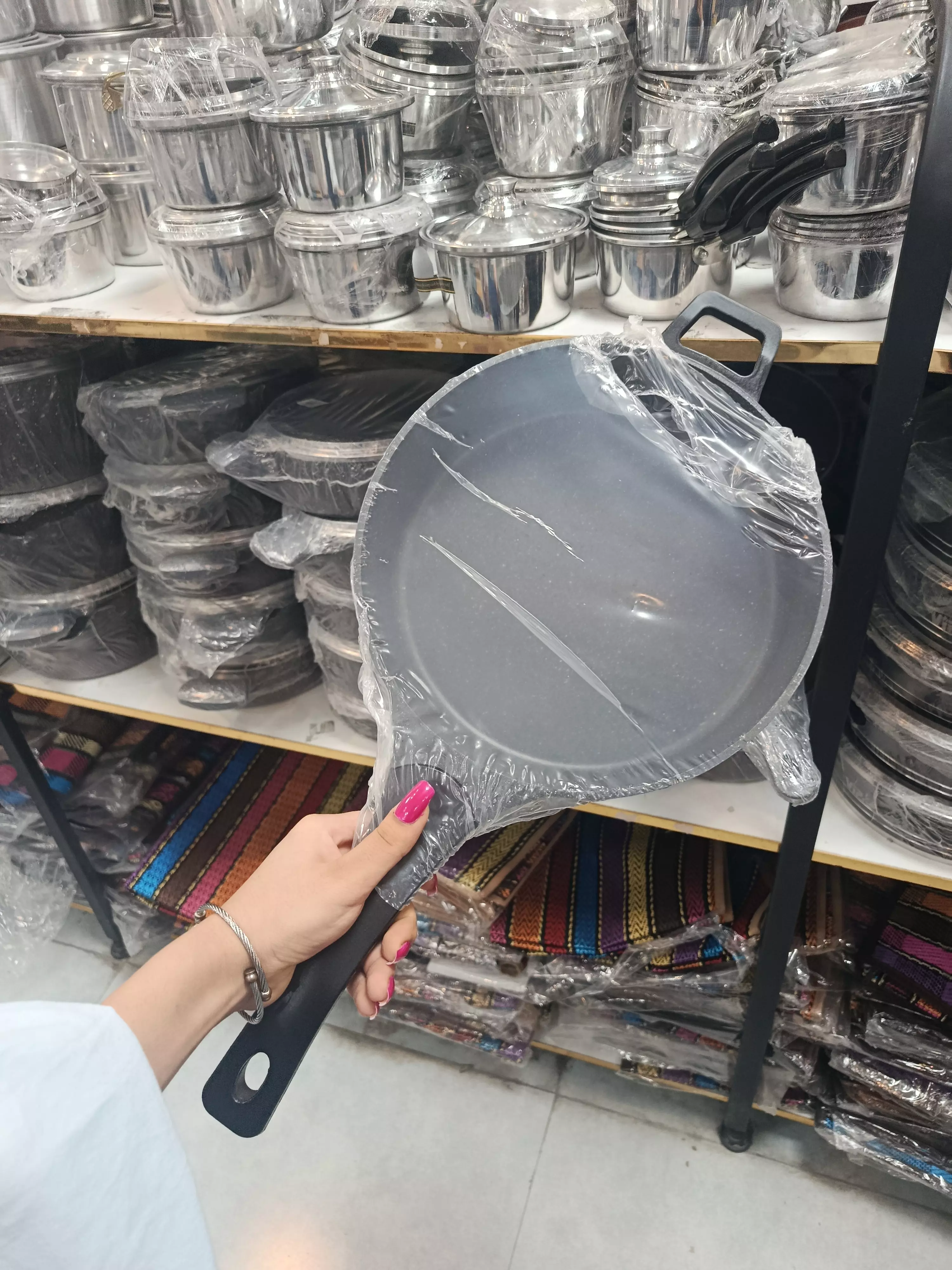 تابه چدن تک دسته وی ای پی 24