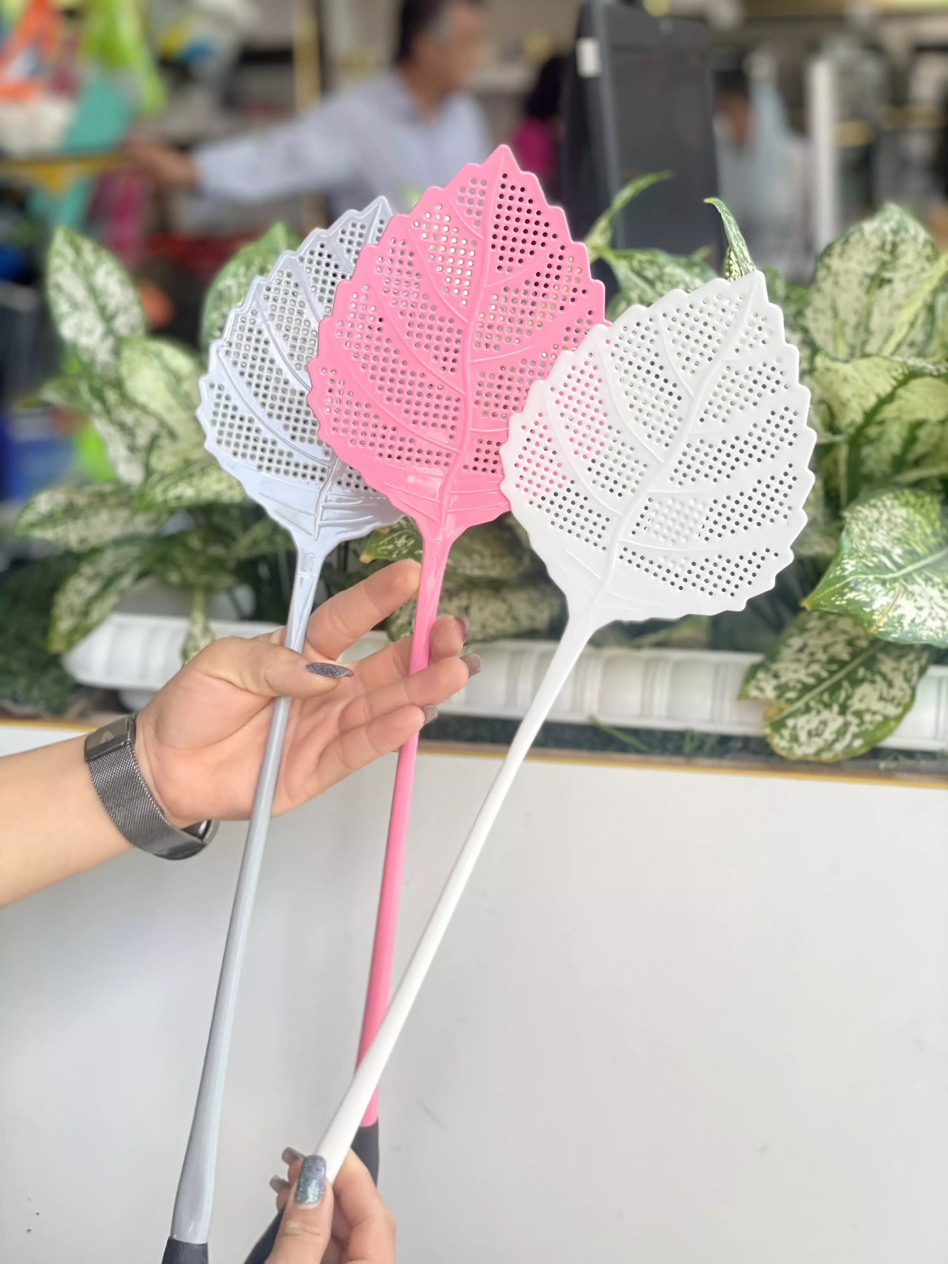 مگس کش دسته مشکی برنا