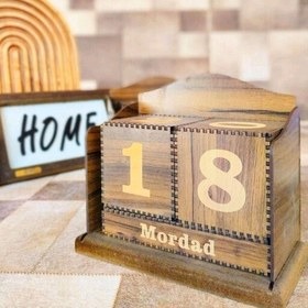 تقویم چوبی بزرگ کلبه