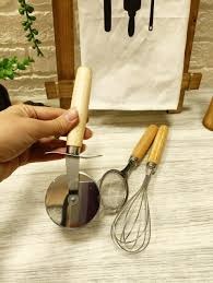 ابزار آشپزخونه دسته چوبی جور (برش پیتزا)