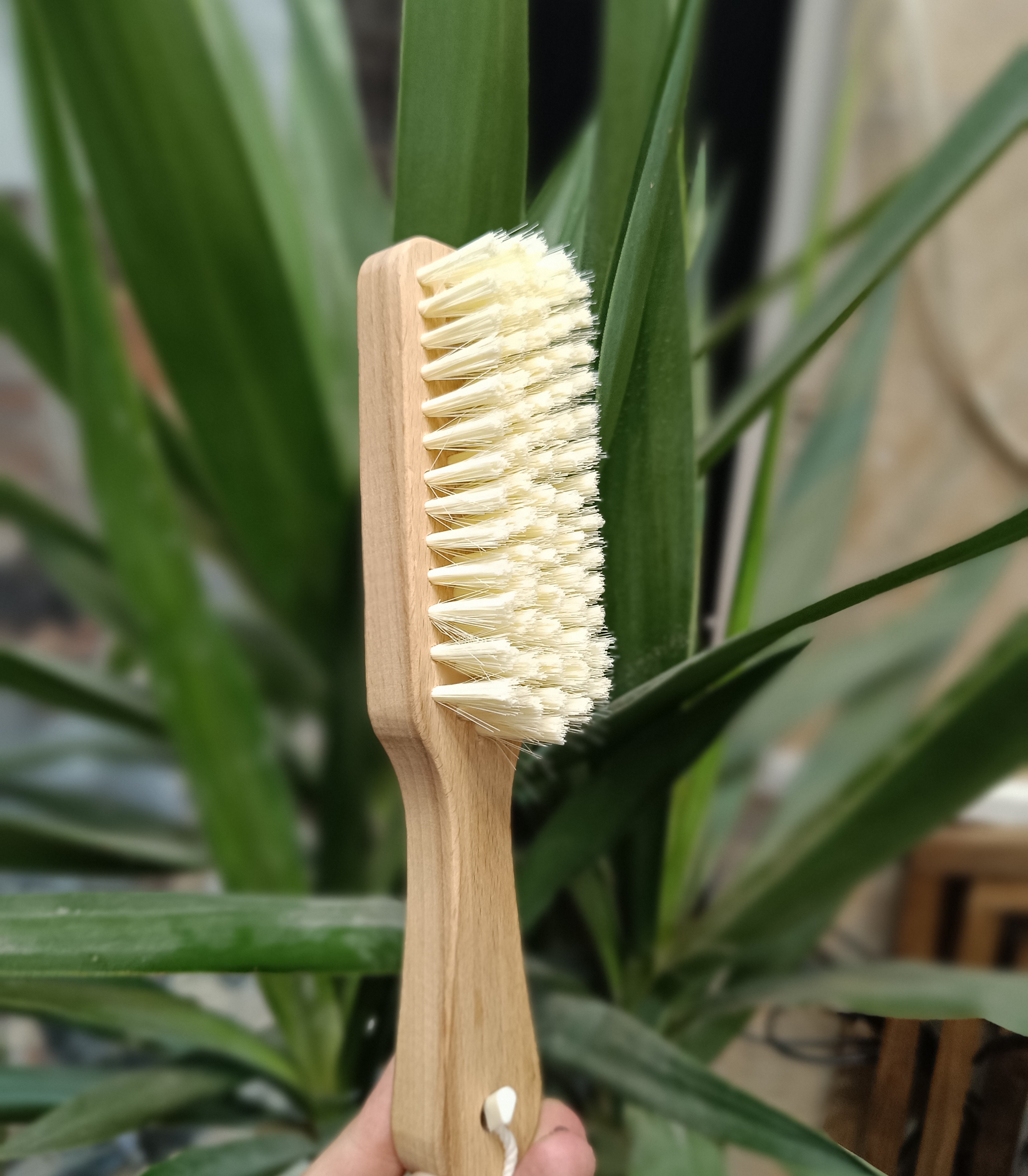 فرچه پرز گیر لباس چوبی