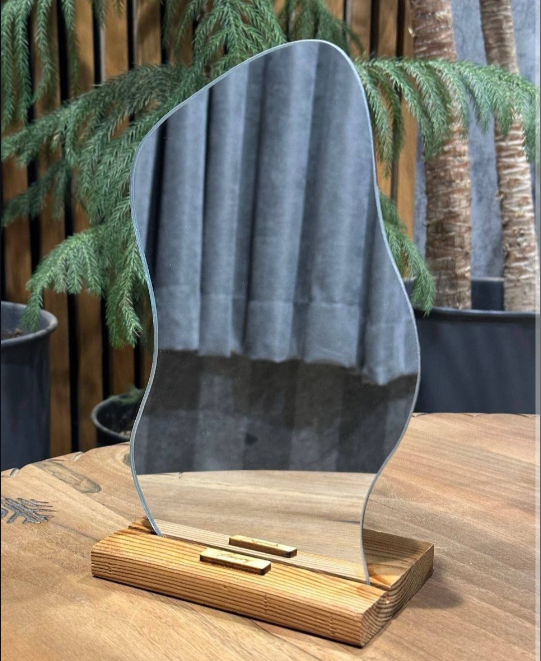 آیینه دفرمه پایه چوبی